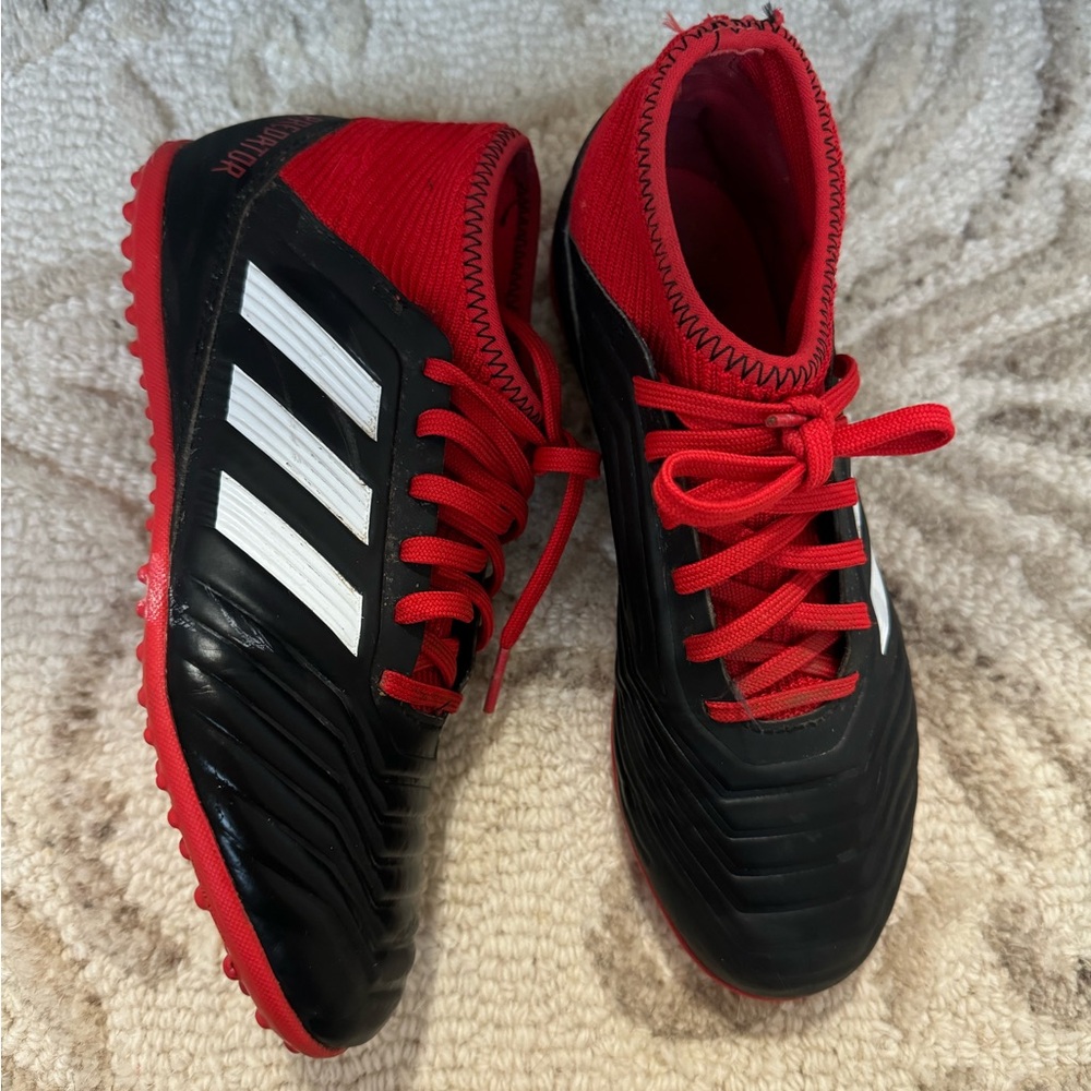 Kids cleats size 3.5